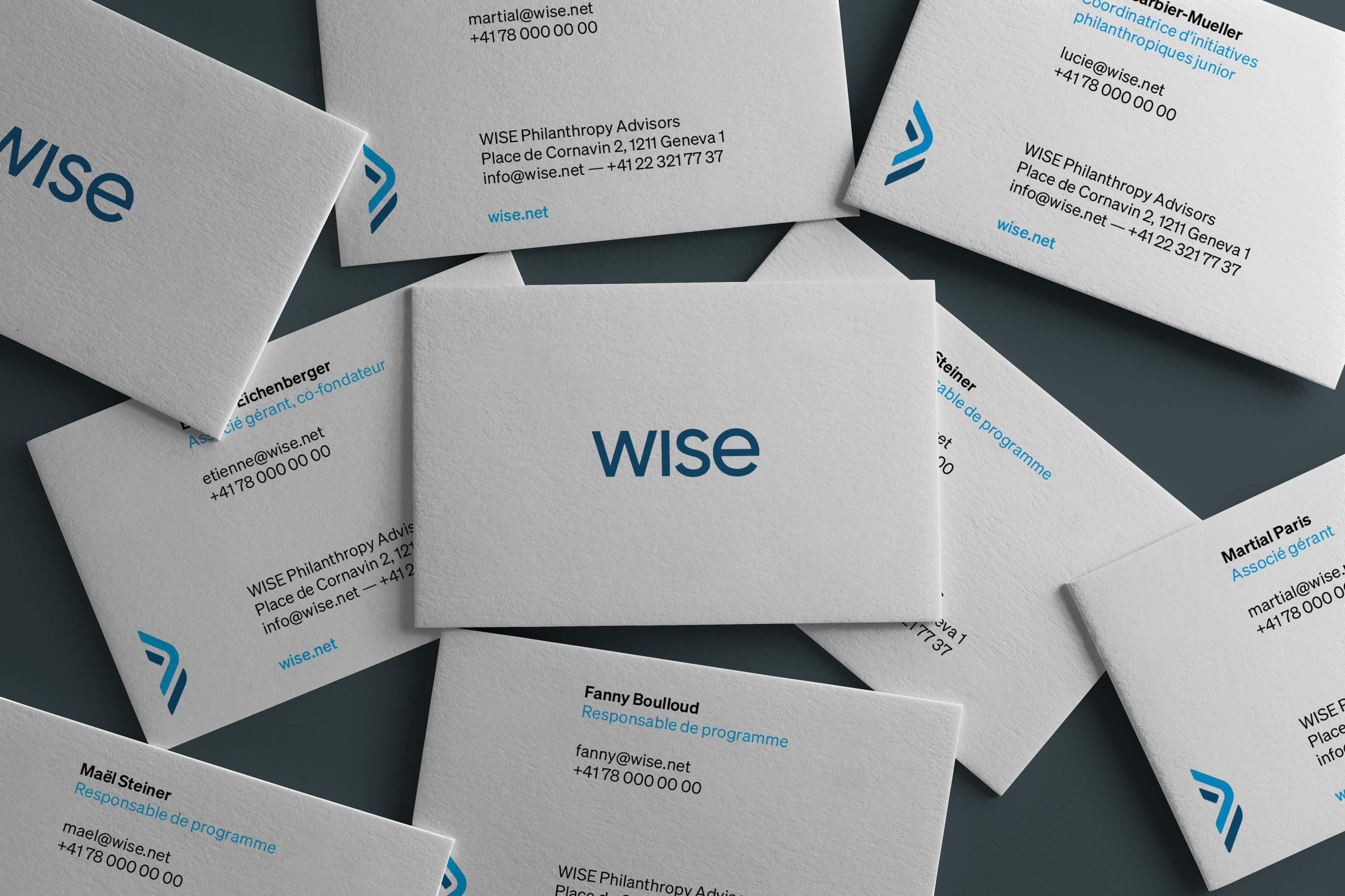 L'identité visuelle de WISE Philanthropy Advisors utilisée sur les cartes de visite des membres de l'équipe